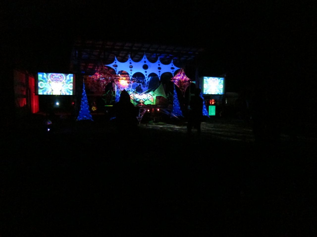 HUVA Network: i would have liked to have seen more of this but i danced too much. i stayed past my bedtime to catch what i could of them.
